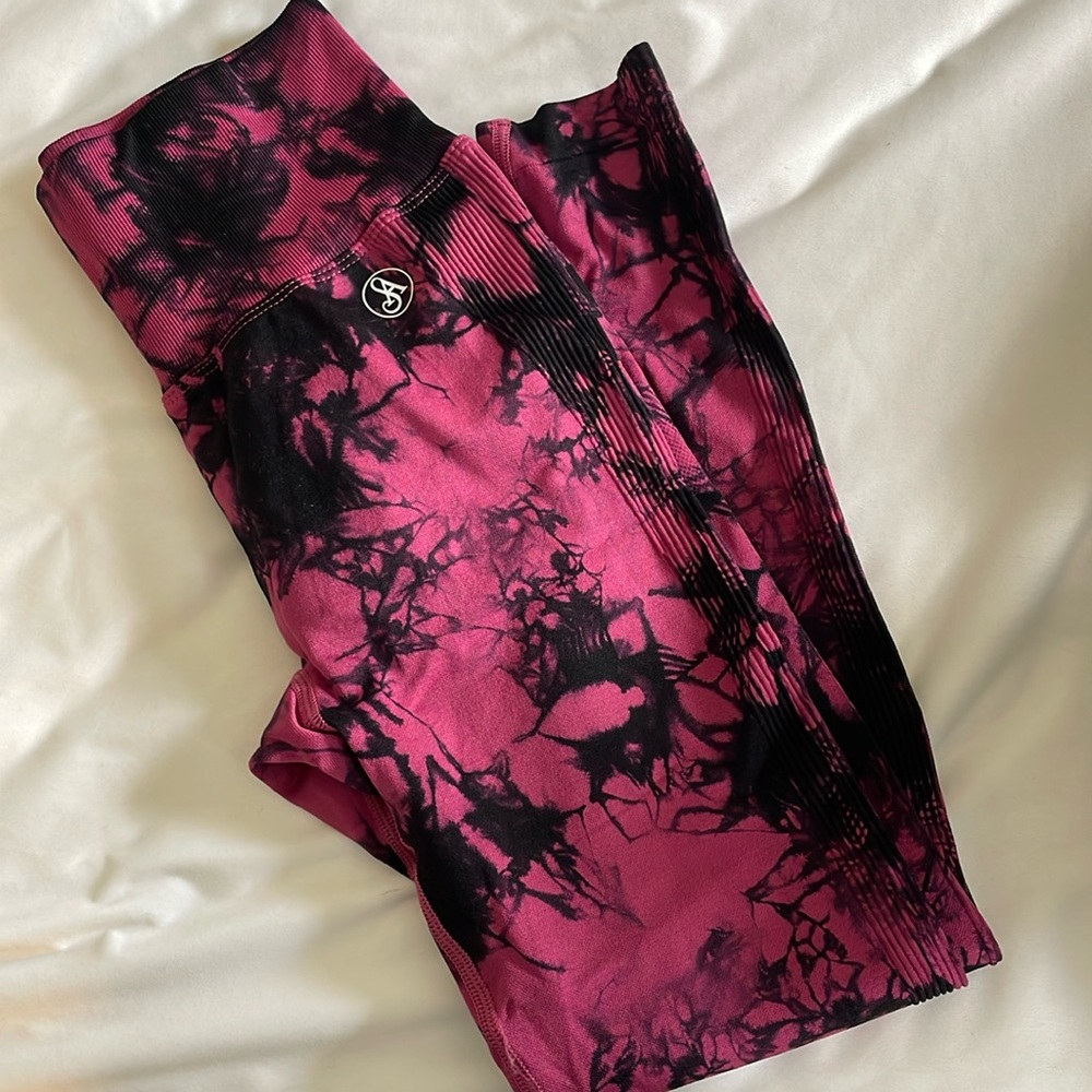 Allure maroon/ black butt scrunch seamless leggings; size small